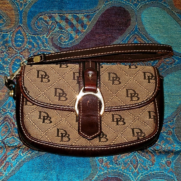 Dooney & Bourke - Picture 1 of 7